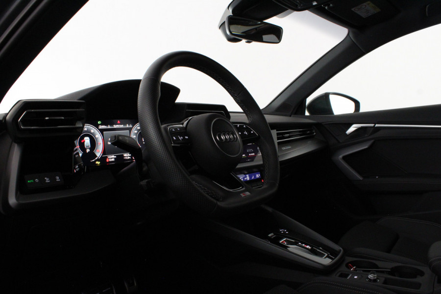 Audi A3 Sportback 30 TFSI S line edition Pano.schuif/Daytona Gray/Optiek Zwart plus pakket/18 inch RS/Camera...
