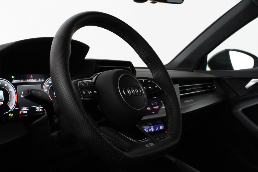 Audi A3 Sportback 30 TFSI S line edition Pano.schuif/Daytona Gray/Optiek Zwart plus pakket/18 inch RS/Camera...