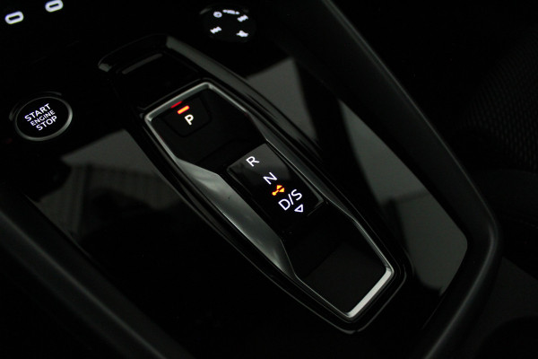 Audi A3 Sportback 30 TFSI S line edition Pano.schuif/Daytona Gray/Optiek Zwart plus pakket/18 inch RS/Camera...