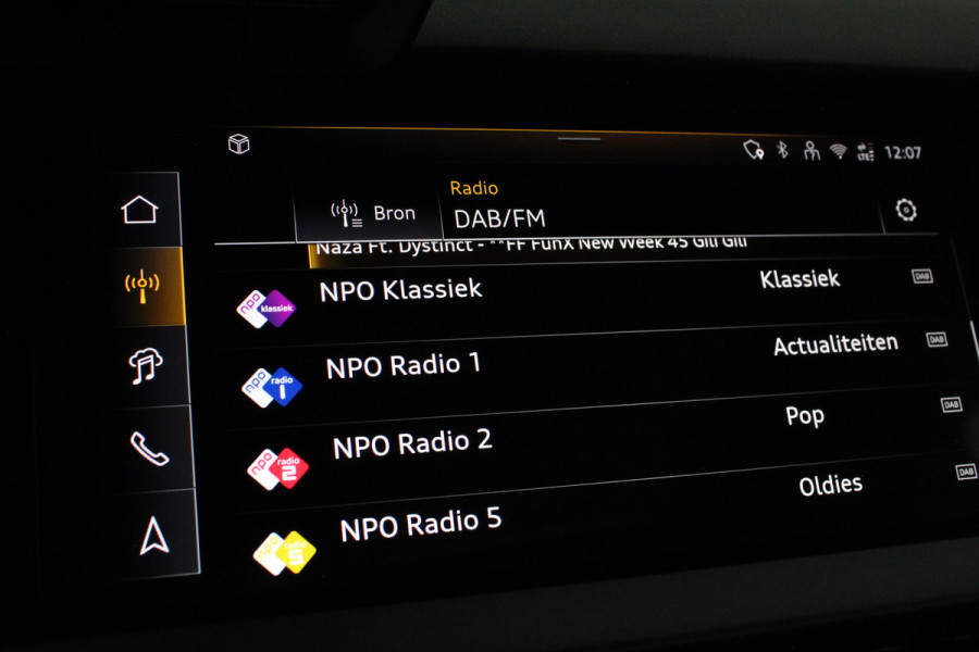 Audi A3 Sportback 30 TFSI S line edition Pano.schuif/Daytona Gray/Optiek Zwart plus pakket/18 inch RS/Camera...