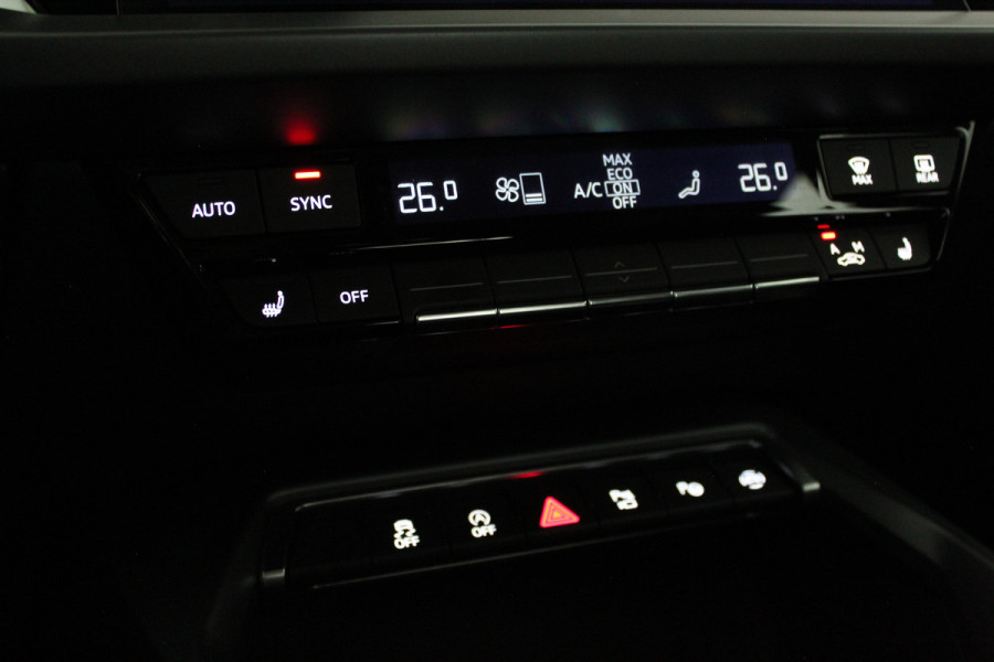 Audi A3 Sportback 30 TFSI S line edition Pano.schuif/Daytona Gray/Optiek Zwart plus pakket/18 inch RS/Camera...