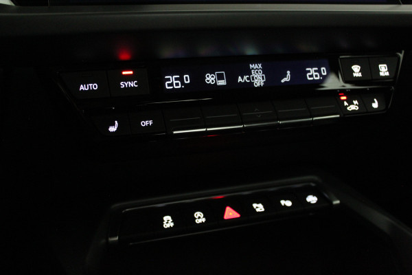 Audi A3 Sportback 30 TFSI S line edition Pano.schuif/Daytona Gray/Optiek Zwart plus pakket/18 inch RS/Camera...