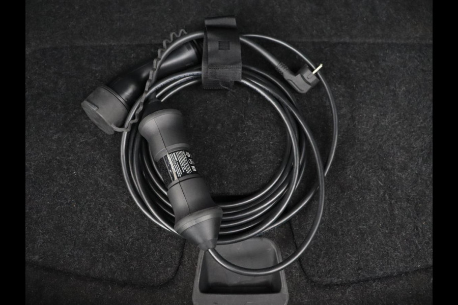 Polestar 2 Long Range Dual Motor Launch Edition 78kWh | Panoramadak | 360 Camera | Achterbankverwarming | Adaptive cruise | Carplay | Camera | Stoelverwarming | Keyless