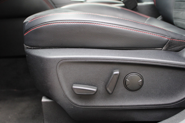 Ford Kuga 1.5 EcoBoost ST-Line X | Adaptieve cruise | BLIS | Camera | Trekhaak | Winterpack