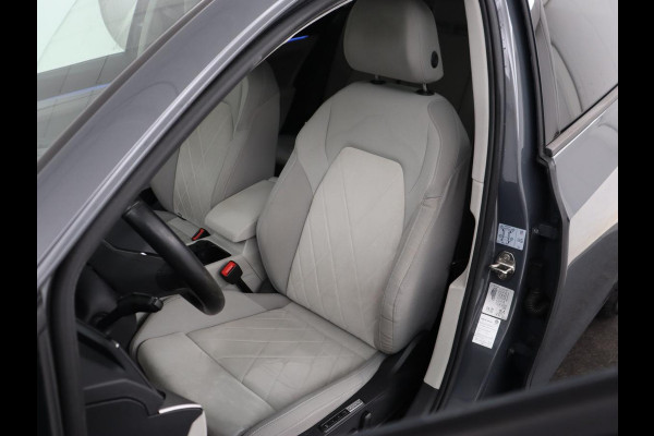 Volkswagen Golf 1.5 TSI Life Business | Matrix LED | Camera | Massage | Carplay | Keyless | Memory | Navigatie | Adaptive cruise | Side Assist | Sfeerverlichting | Climate control