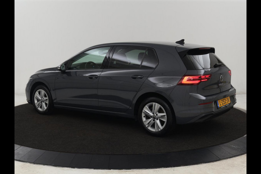 Volkswagen Golf 1.5 TSI Life Business | Matrix LED | Camera | Massage | Carplay | Keyless | Memory | Navigatie | Adaptive cruise | Side Assist | Sfeerverlichting | Climate control