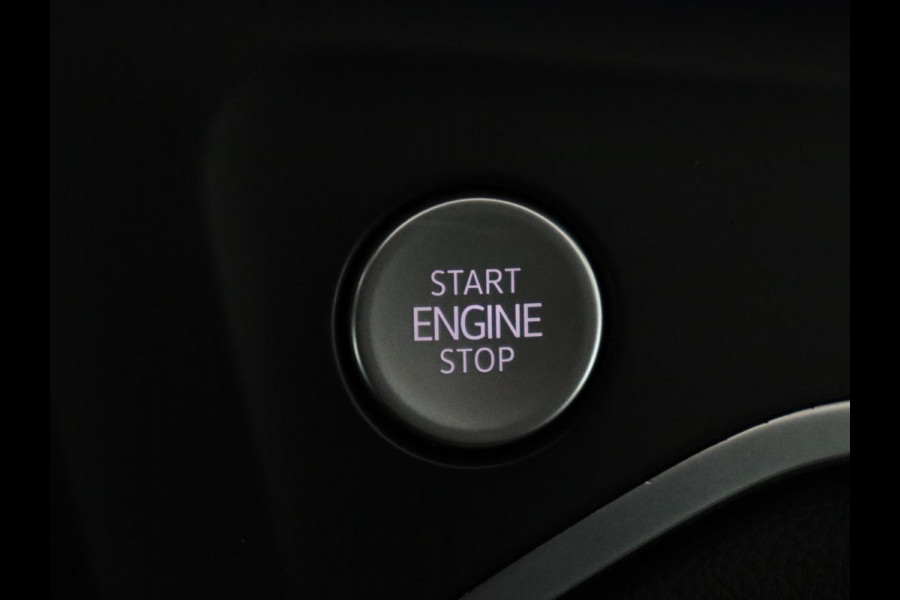 Volkswagen Golf 1.5 TSI Life Business | Matrix LED | Camera | Massage | Carplay | Keyless | Memory | Navigatie | Adaptive cruise | Side Assist | Sfeerverlichting | Climate control