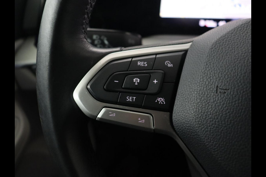 Volkswagen Golf 1.5 TSI Life Business | Matrix LED | Camera | Massage | Carplay | Keyless | Memory | Navigatie | Adaptive cruise | Side Assist | Sfeerverlichting | Climate control