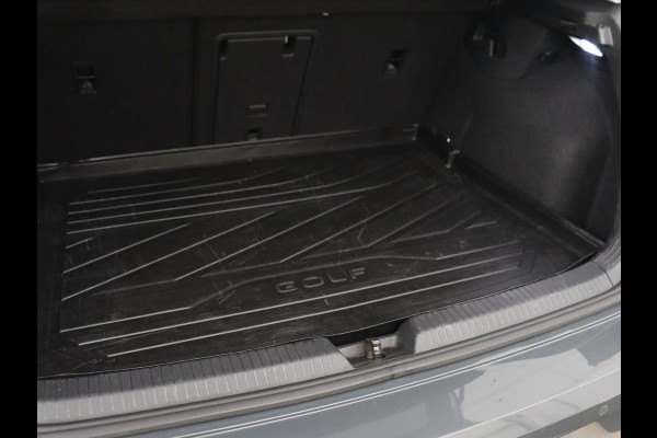 Volkswagen Golf 1.5 TSI Life Business | Matrix LED | Camera | Massage | Carplay | Keyless | Memory | Navigatie | Adaptive cruise | Side Assist | Sfeerverlichting | Climate control