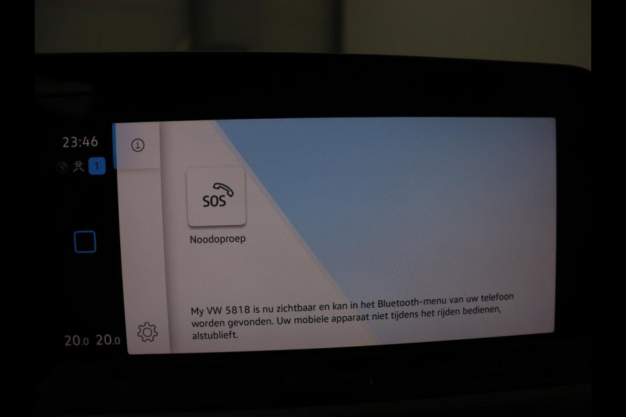 Volkswagen Golf 1.5 TSI Life Business | Matrix LED | Camera | Massage | Carplay | Keyless | Memory | Navigatie | Adaptive cruise | Side Assist | Sfeerverlichting | Climate control