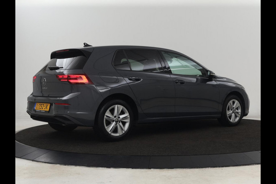 Volkswagen Golf 1.5 TSI Life Business | Matrix LED | Camera | Massage | Carplay | Keyless | Memory | Navigatie | Adaptive cruise | Side Assist | Sfeerverlichting | Climate control