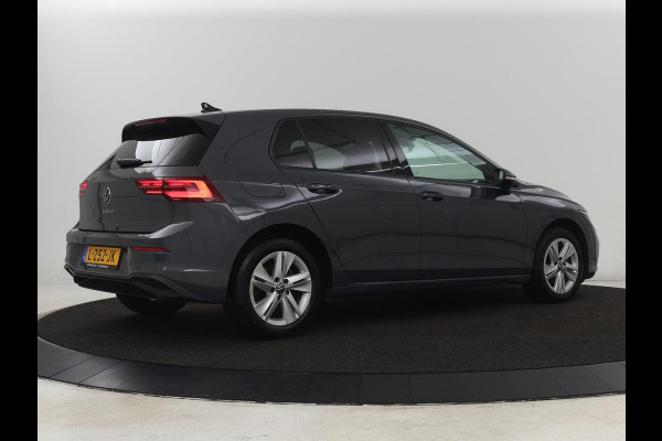 Volkswagen Golf 1.5 TSI Life Business | Matrix LED | Camera | Massage | Carplay | Keyless | Memory | Navigatie | Adaptive cruise | Side Assist | Sfeerverlichting | Climate control
