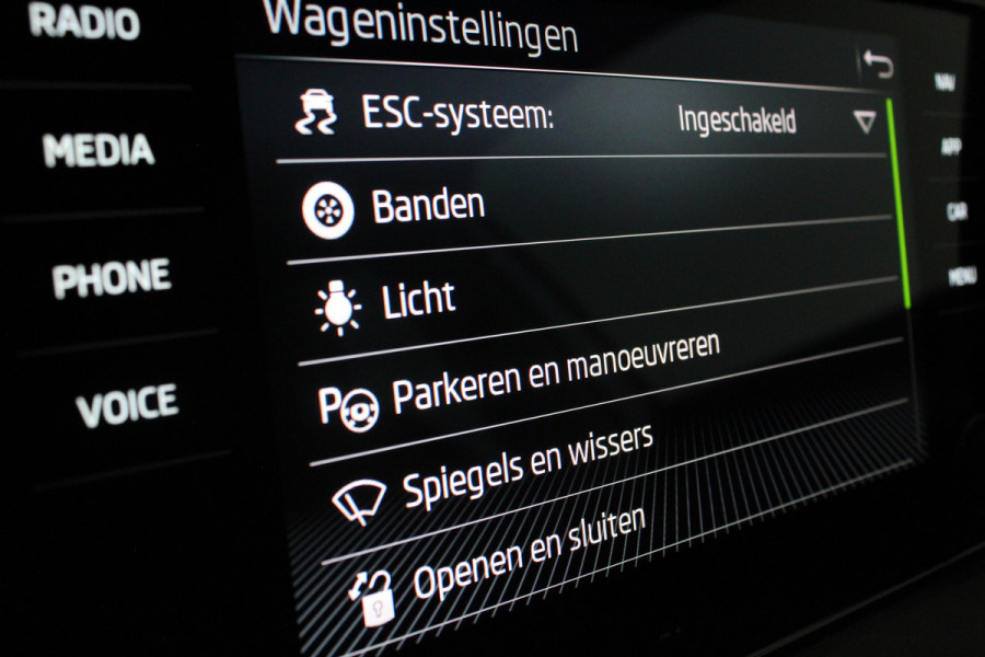 Škoda Karoq 1.0 TSI Business Edition > Camera/Navi/Comfort-pakket/keyless...