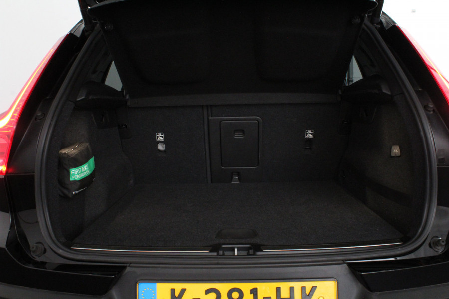 Volvo XC40 1.5 T3 R-Design > 163pk/Trekhaak (Afnb)/20 inch/ all season banden