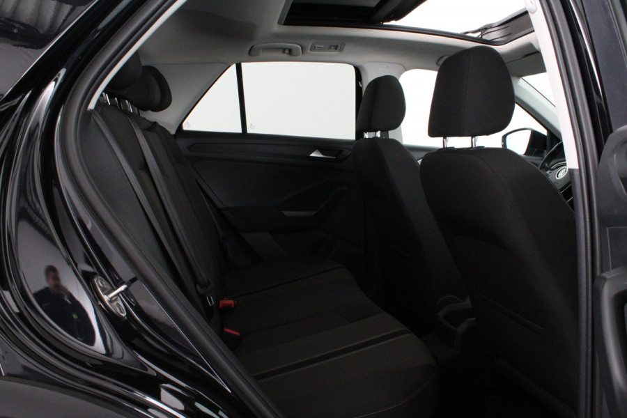 Volkswagen T-Roc 1.0 TSI Style Panorama.schuif/Camera/Adapt.cruise/18 inch...