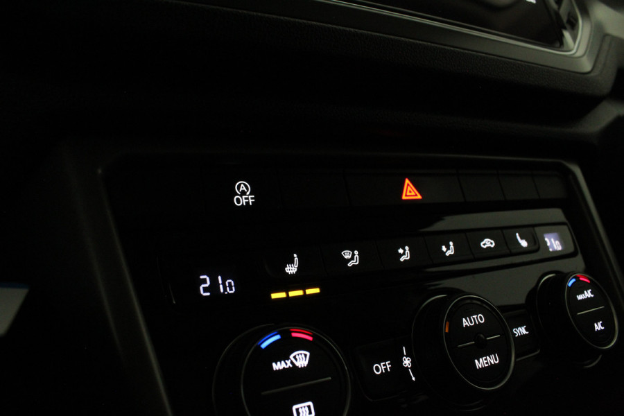 Volkswagen T-Roc 1.0 TSI Style Panorama.schuif/Camera/Adapt.cruise/18 inch...