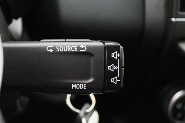 Renault Clio 1.0 TCe 90 Equilibre Navigatie, Apple Carplay, Lane Assist, Cruise, 15"