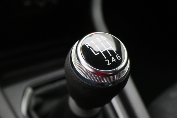 Renault Clio 1.0 TCe 90 Equilibre Navigatie, Apple Carplay, Lane Assist, Cruise, 15"