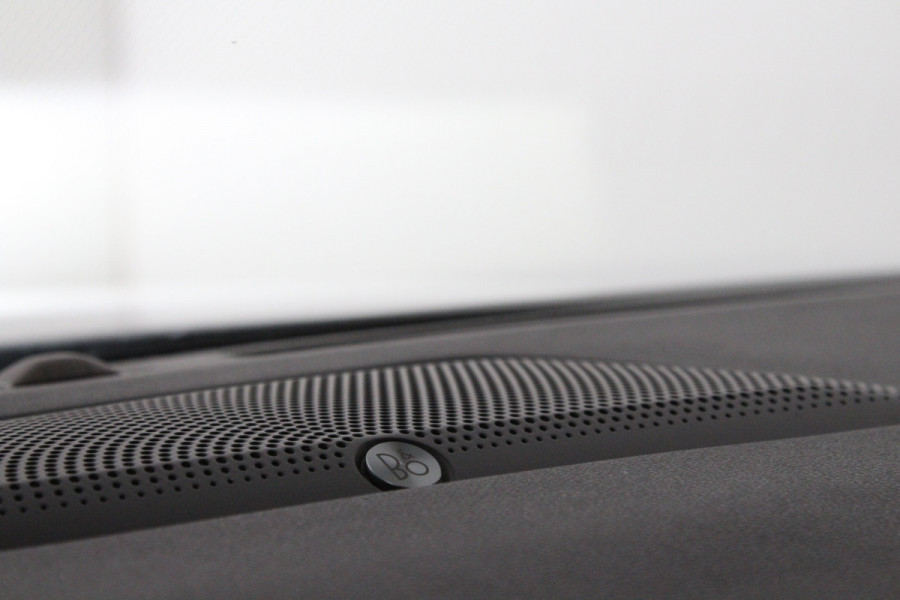 Ford Kuga 2.5 PHEV ST-Line X 225pk > Winterpakket/Trekhaak/all season/Frozen White/Plug-in hybride