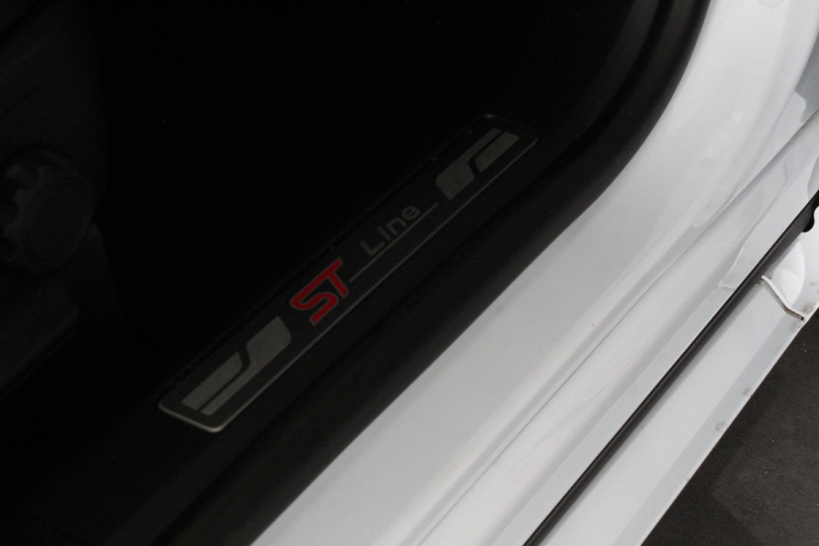 Ford Kuga 2.5 PHEV ST-Line X 225pk > Winterpakket/Trekhaak/all season/Frozen White/Plug-in hybride