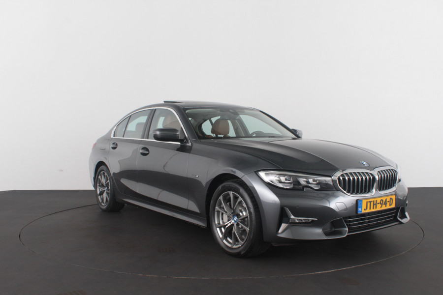 BMW 3 Serie 330e High Executive 292pk/Cognac Leer/Memory/Schuifdak/Luxury Line/ kleur MINERALGRAU/Achteruitrijcamera