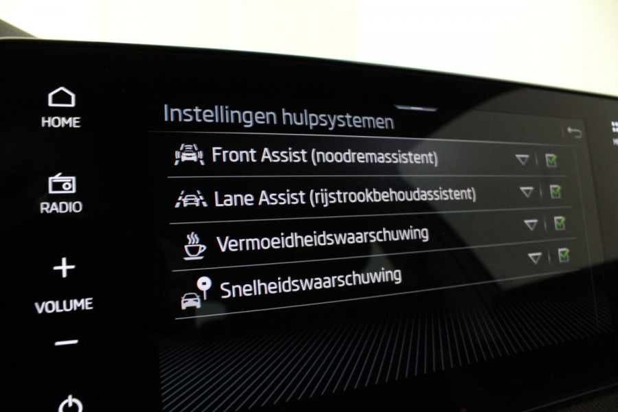 Škoda Kamiq 1.0 TSI Selection Camera/Keyless/Graphite Grey/parkeersensoren