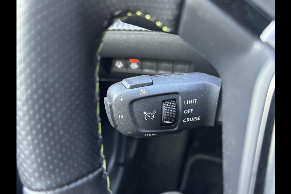 Peugeot e-2008 EV GT Pack 50 kWh SOH 90% | 3-Fase boordlader | Warmtepomp | Open Panoramadak | Camera | Stoelverwarming | Adaptieve Cruise Control | Full Option | Dealeronderhouden | Inclusief 12 mnd BOVAG garantie |