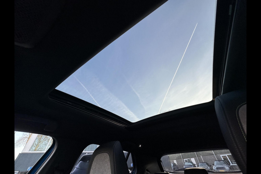 Peugeot e-2008 EV GT Pack 50 kWh SOH 90% | 3-Fase boordlader | Warmtepomp | Open Panoramadak | Camera | Stoelverwarming | Adaptieve Cruise Control | Full Option | Dealeronderhouden | Inclusief 12 mnd BOVAG garantie |