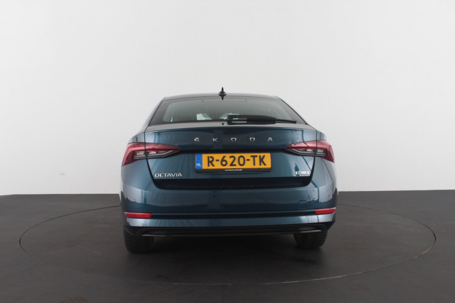 Škoda Octavia 1.5 e-TSI Business Edition Plus 150pk DSG/Lava Blue Metallic/Cruise control adaptief