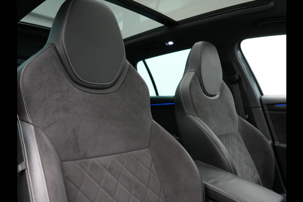 Škoda Superb Combi 1.4 TSI iV Sportline Business Plug In Hybrid 218pk Dealer O.H. PHEV | Trekhaak Af Fabriek | Panodak | Adaptive Cruise | 360 Camera | Alcantara Sportstoelen Memory & Verwarmd | Apple Carplay | Keyless | Blis | Virtual | Navigatie | DAB |