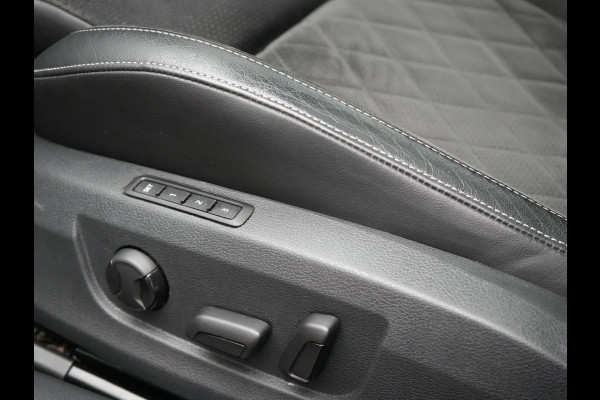 Škoda Superb Combi 1.4 TSI iV Sportline Business Plug In Hybrid 218pk Dealer O.H. PHEV | Trekhaak Af Fabriek | Panodak | Adaptive Cruise | 360 Camera | Alcantara Sportstoelen Memory & Verwarmd | Apple Carplay | Keyless | Blis | Virtual | Navigatie | DAB |