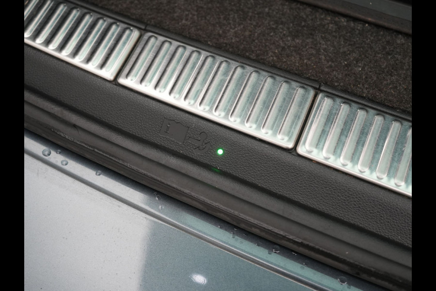 Škoda Superb Combi 1.4 TSI iV Sportline Business Plug In Hybrid 218pk Dealer O.H. PHEV | Trekhaak Af Fabriek | Panodak | Adaptive Cruise | 360 Camera | Alcantara Sportstoelen Memory & Verwarmd | Apple Carplay | Keyless | Blis | Virtual | Navigatie | DAB |