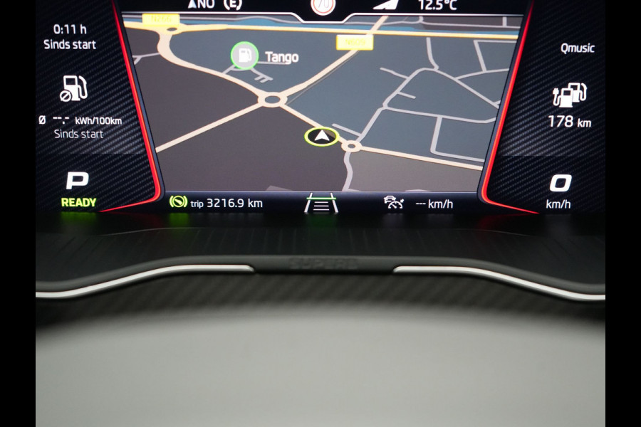 Škoda Superb Combi 1.4 TSI iV Sportline Business Plug In Hybrid 218pk Dealer O.H. PHEV | Trekhaak Af Fabriek | Panodak | Adaptive Cruise | 360 Camera | Alcantara Sportstoelen Memory & Verwarmd | Apple Carplay | Keyless | Blis | Virtual | Navigatie | DAB |