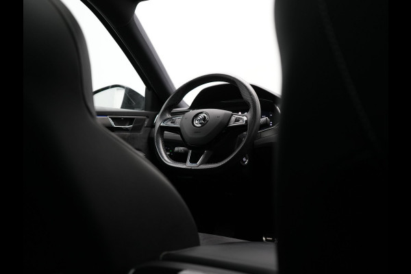 Škoda Superb Combi 1.4 TSI iV Sportline Business Plug In Hybrid 218pk Dealer O.H. PHEV | Trekhaak Af Fabriek | Panodak | Adaptive Cruise | 360 Camera | Alcantara Sportstoelen Memory & Verwarmd | Apple Carplay | Keyless | Blis | Virtual | Navigatie | DAB |