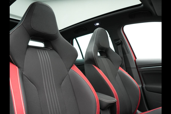 Škoda Kamiq 1.0 TSI Monte Carlo 116pk DSG Dealer O.H. | Panodak | Apple Carplay | RS Sportstoelen Verwarmd | LED Koplampen | Cruise Control | DAB | 18"L.M |