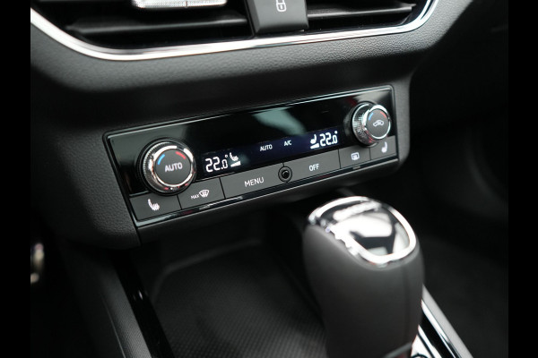 Škoda Kamiq 1.0 TSI Monte Carlo 116pk DSG Dealer O.H. | Panodak | Apple Carplay | RS Sportstoelen Verwarmd | LED Koplampen | Cruise Control | DAB | 18"L.M |