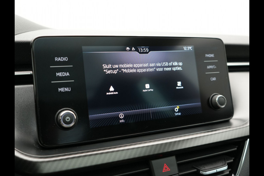 Škoda Kamiq 1.0 TSI Monte Carlo 116pk DSG Dealer O.H. | Panodak | Apple Carplay | RS Sportstoelen Verwarmd | LED Koplampen | Cruise Control | DAB | 18"L.M |