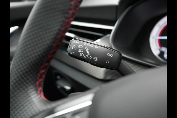 Škoda Kamiq 1.0 TSI Monte Carlo 116pk DSG Dealer O.H. | Panodak | Apple Carplay | RS Sportstoelen Verwarmd | LED Koplampen | Cruise Control | DAB | 18"L.M |