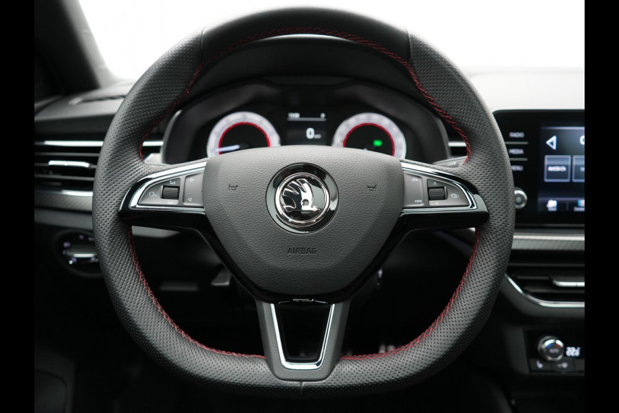 Škoda Kamiq 1.0 TSI Monte Carlo 116pk DSG Dealer O.H. | Panodak | Apple Carplay | RS Sportstoelen Verwarmd | LED Koplampen | Cruise Control | DAB | 18"L.M |