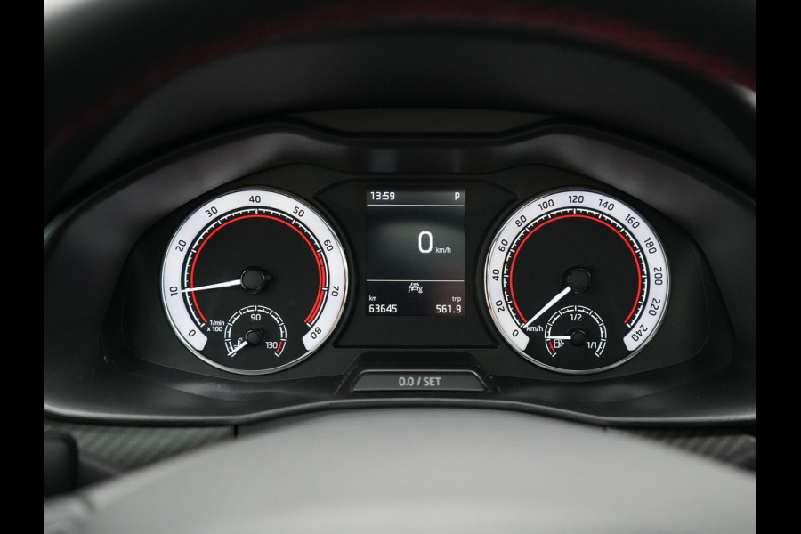 Škoda Kamiq 1.0 TSI Monte Carlo 116pk DSG Dealer O.H. | Panodak | Apple Carplay | RS Sportstoelen Verwarmd | LED Koplampen | Cruise Control | DAB | 18"L.M |