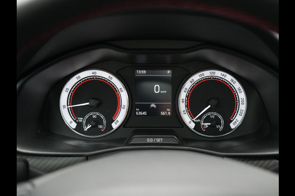 Škoda Kamiq 1.0 TSI Monte Carlo 116pk DSG Dealer O.H. | Panodak | Apple Carplay | RS Sportstoelen Verwarmd | LED Koplampen | Cruise Control | DAB | 18"L.M |