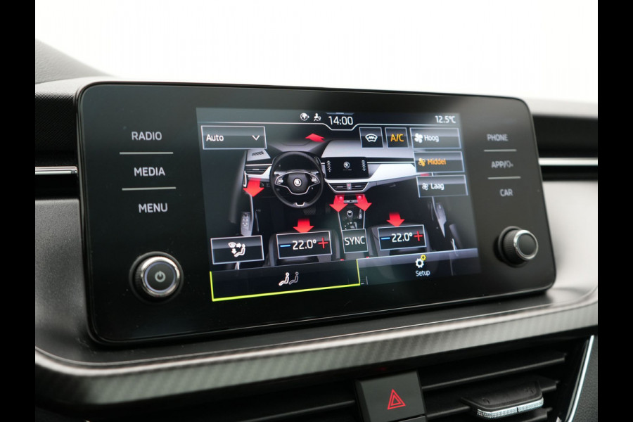 Škoda Kamiq 1.0 TSI Monte Carlo 116pk DSG Dealer O.H. | Panodak | Apple Carplay | RS Sportstoelen Verwarmd | LED Koplampen | Cruise Control | DAB | 18"L.M |