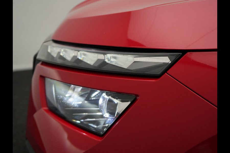 Škoda Kamiq 1.0 TSI Monte Carlo 116pk DSG Dealer O.H. | Panodak | Apple Carplay | RS Sportstoelen Verwarmd | LED Koplampen | Cruise Control | DAB | 18"L.M |