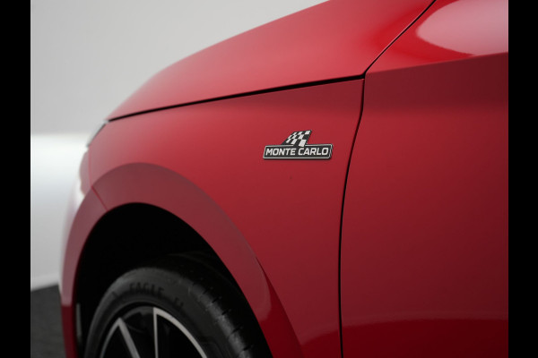 Škoda Kamiq 1.0 TSI Monte Carlo 116pk DSG Dealer O.H. | Panodak | Apple Carplay | RS Sportstoelen Verwarmd | LED Koplampen | Cruise Control | DAB | 18"L.M |