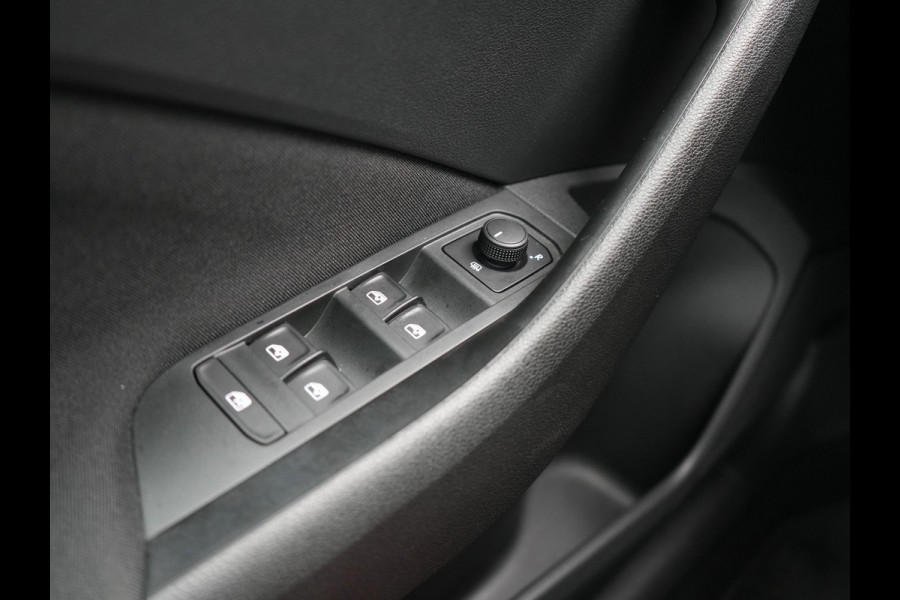 Škoda Kamiq 1.0 TSI Monte Carlo 116pk DSG Dealer O.H. | Panodak | Apple Carplay | RS Sportstoelen Verwarmd | LED Koplampen | Cruise Control | DAB | 18"L.M |