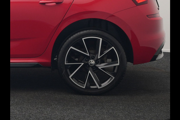 Škoda Kamiq 1.0 TSI Monte Carlo 116pk DSG Dealer O.H. | Panodak | Apple Carplay | RS Sportstoelen Verwarmd | LED Koplampen | Cruise Control | DAB | 18"L.M |