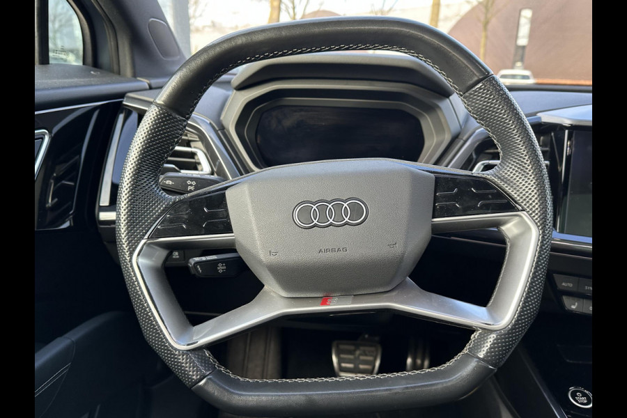 Audi Q4 e-tron 40 Launch edition Advanced Plus 77 kWh SOH 92% | S-Line interieur | Panoramadak | Stoelverwarming | Elektrische achterklep | Luxe bekleding | Rijklaar met 12 mnd BOVAG garantie