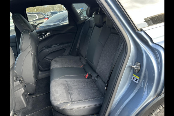 Audi Q4 e-tron 40 Launch edition Advanced Plus 77 kWh SOH 92% | S-Line interieur | Panoramadak | Stoelverwarming | Elektrische achterklep | Luxe bekleding | Rijklaar met 12 mnd BOVAG garantie