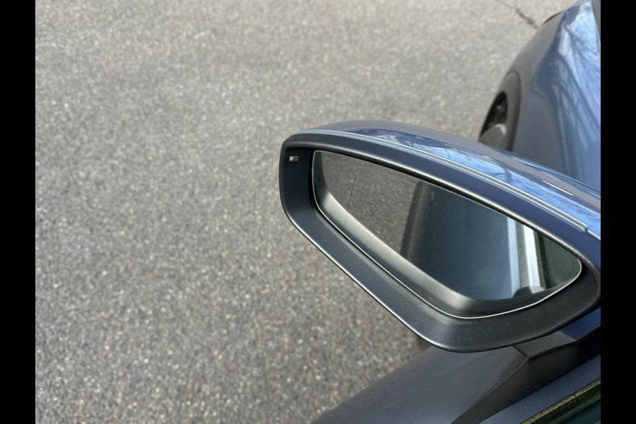 Audi Q4 e-tron 40 Launch edition Advanced Plus 77 kWh SOH 92% | S-Line interieur | Panoramadak | Stoelverwarming | Elektrische achterklep | Luxe bekleding | Rijklaar met 12 mnd BOVAG garantie