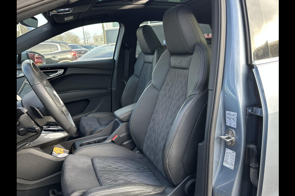 Audi Q4 e-tron 40 Launch edition Advanced Plus 77 kWh SOH 92% | S-Line interieur | Panoramadak | Stoelverwarming | Elektrische achterklep | Luxe bekleding | Rijklaar met 12 mnd BOVAG garantie